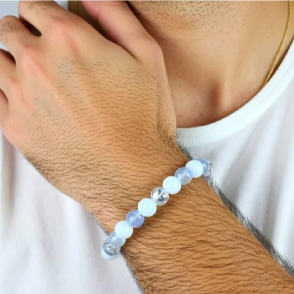 Opaque, crackled white and solid white beaded stretch bracelet. NWT (MJW022)